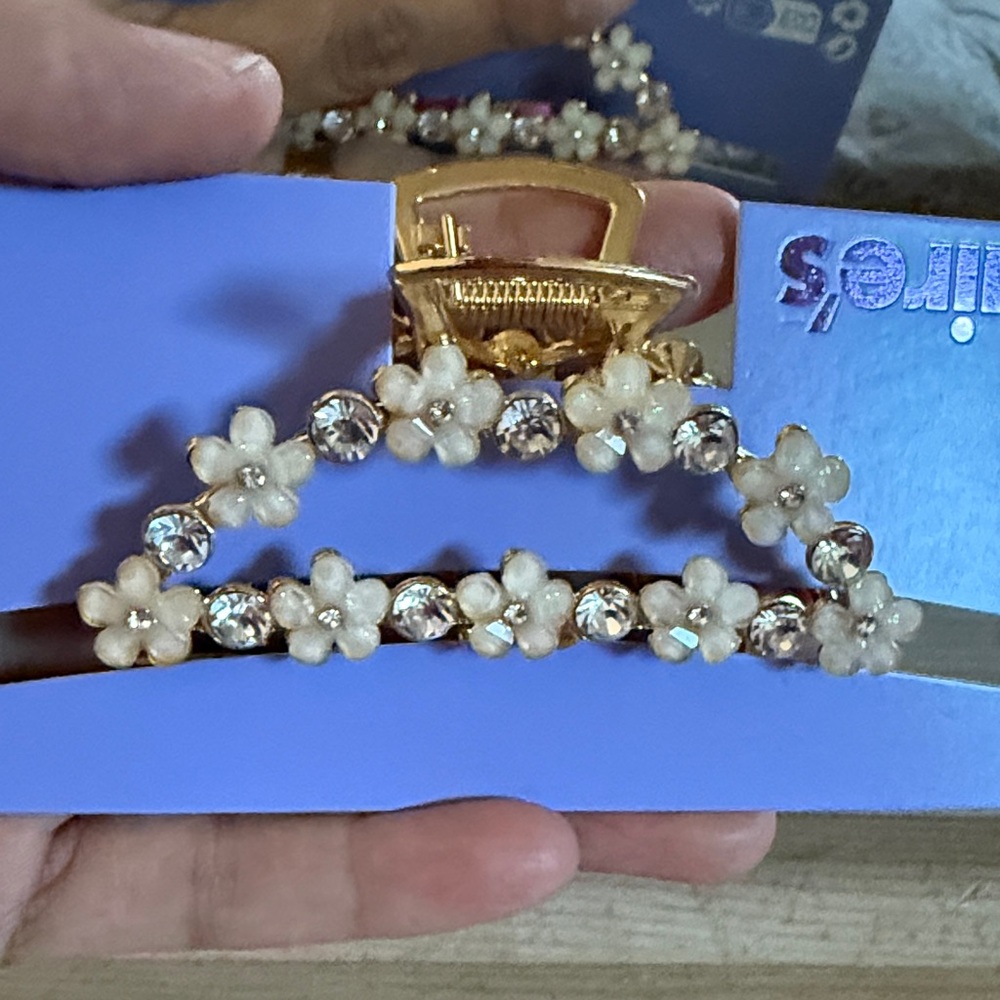 Claire's Gold Floral Rhinestone Hair Clip